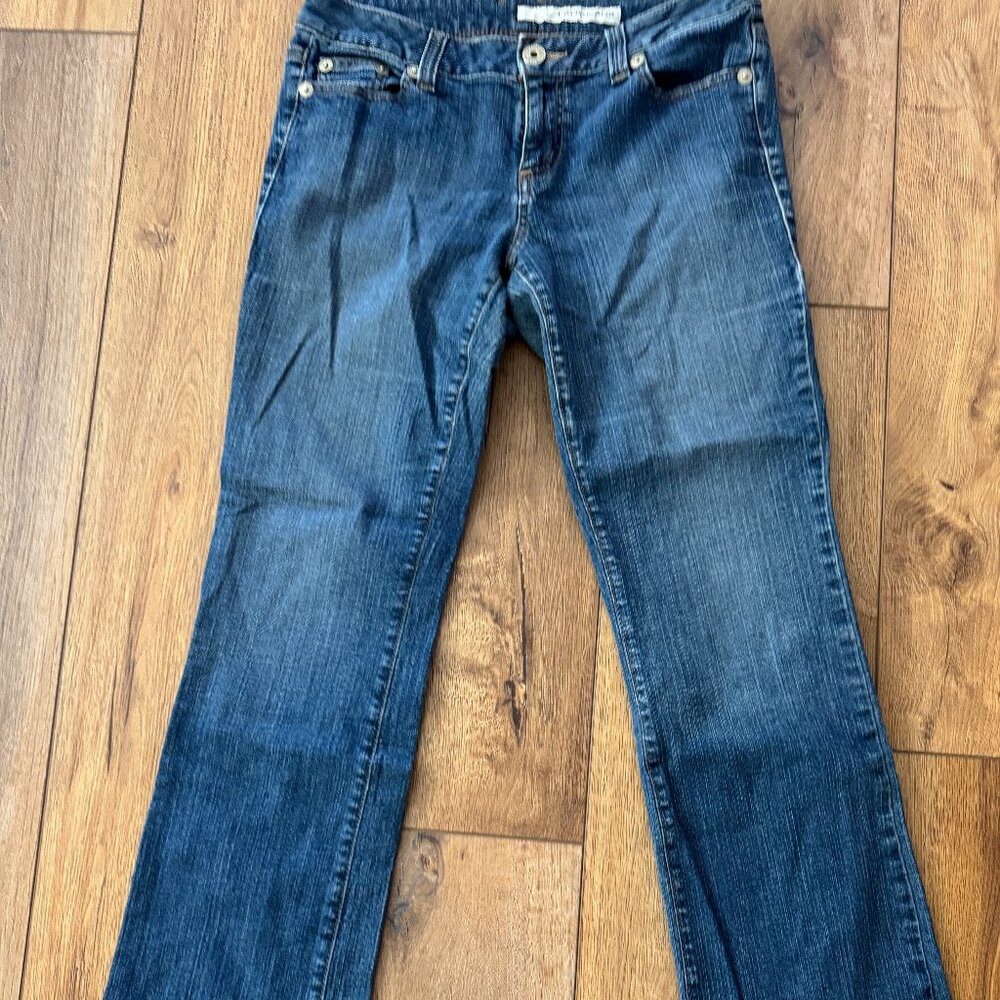 DKNY Jeans Bootcut Leg Women's Size 8 Blue Mid Rise 5-Pocket Medium Wash Mint Co